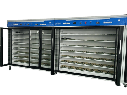 移動(dòng)電源老化柜圖片